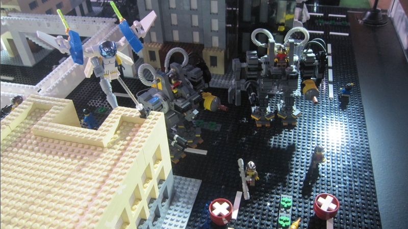 Illustration for article titled Giant Robots and Giant Insects Look Even Cooler in LEGO